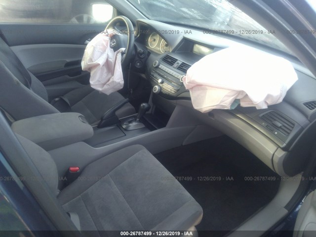 Photo 4 VIN: 1HGCP2F40AA099155 - HONDA ACCORD SDN 