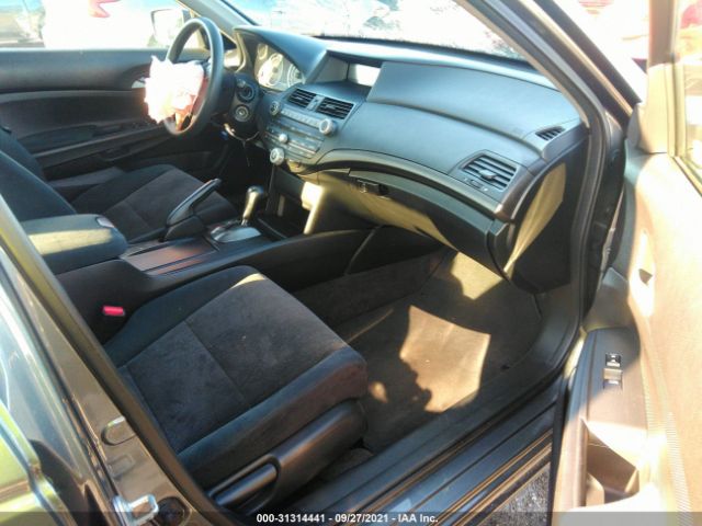 Photo 4 VIN: 1HGCP2F40AA124653 - HONDA ACCORD SDN 