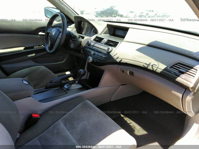 Photo 4 VIN: 1HGCP2F40AA164487 - HONDA ACCORD SDN 