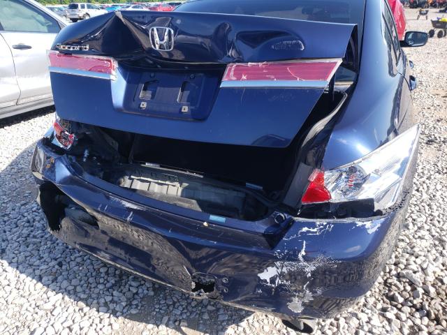 Photo 8 VIN: 1HGCP2F40BA055559 - HONDA ACCORD LXP 