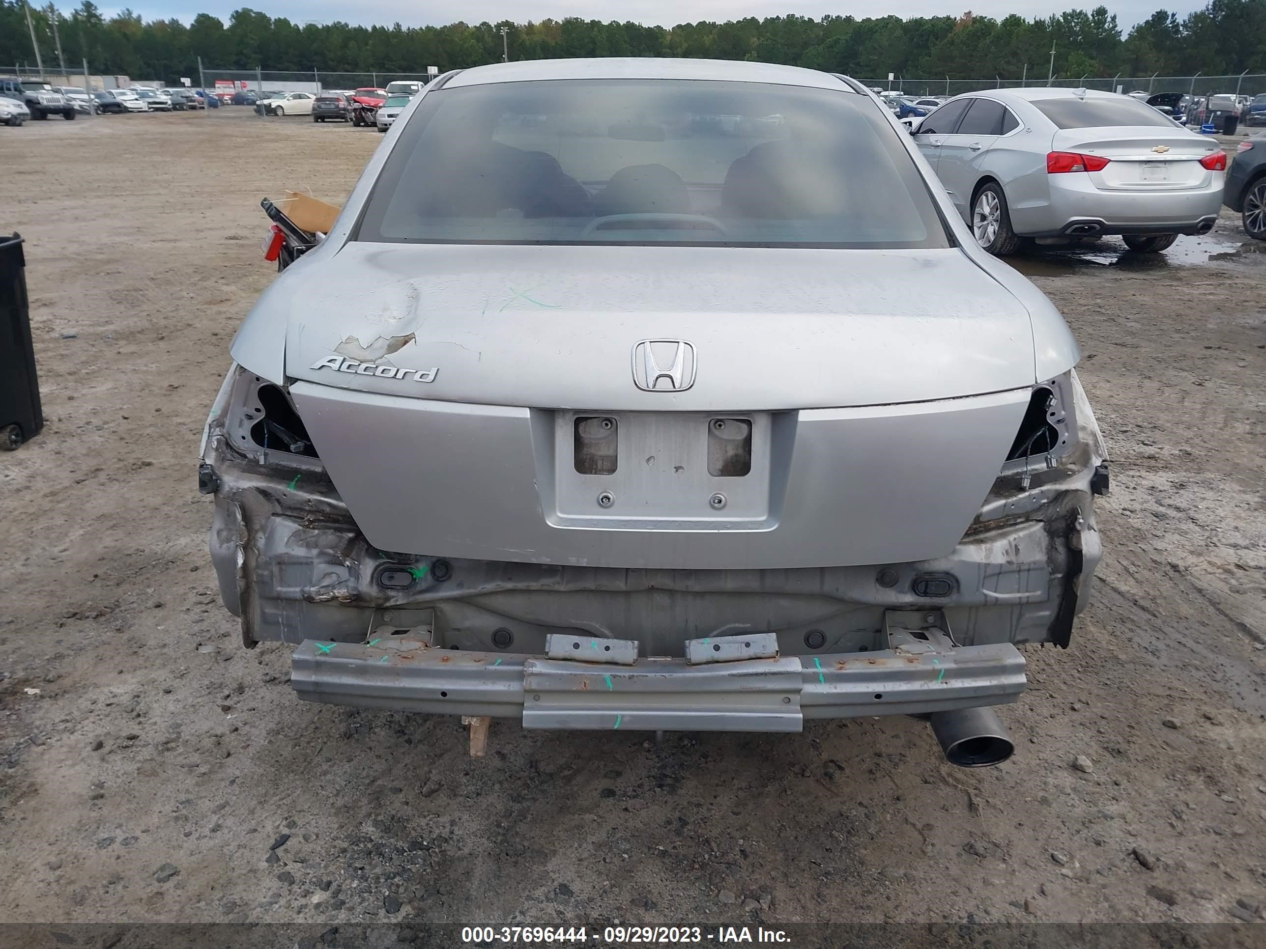 Photo 5 VIN: 1HGCP2F40BA058977 - HONDA ACCORD 