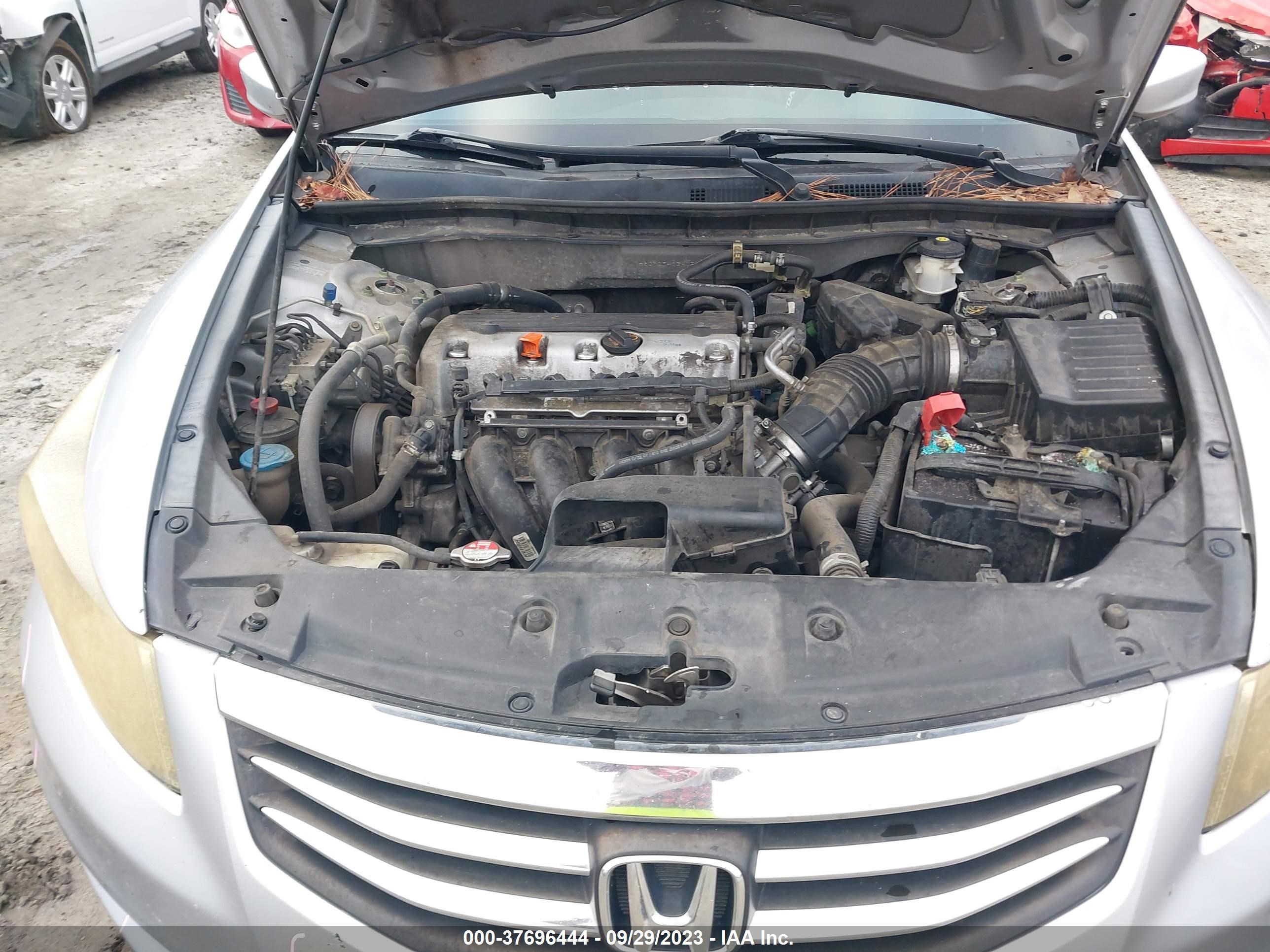 Photo 9 VIN: 1HGCP2F40BA058977 - HONDA ACCORD 