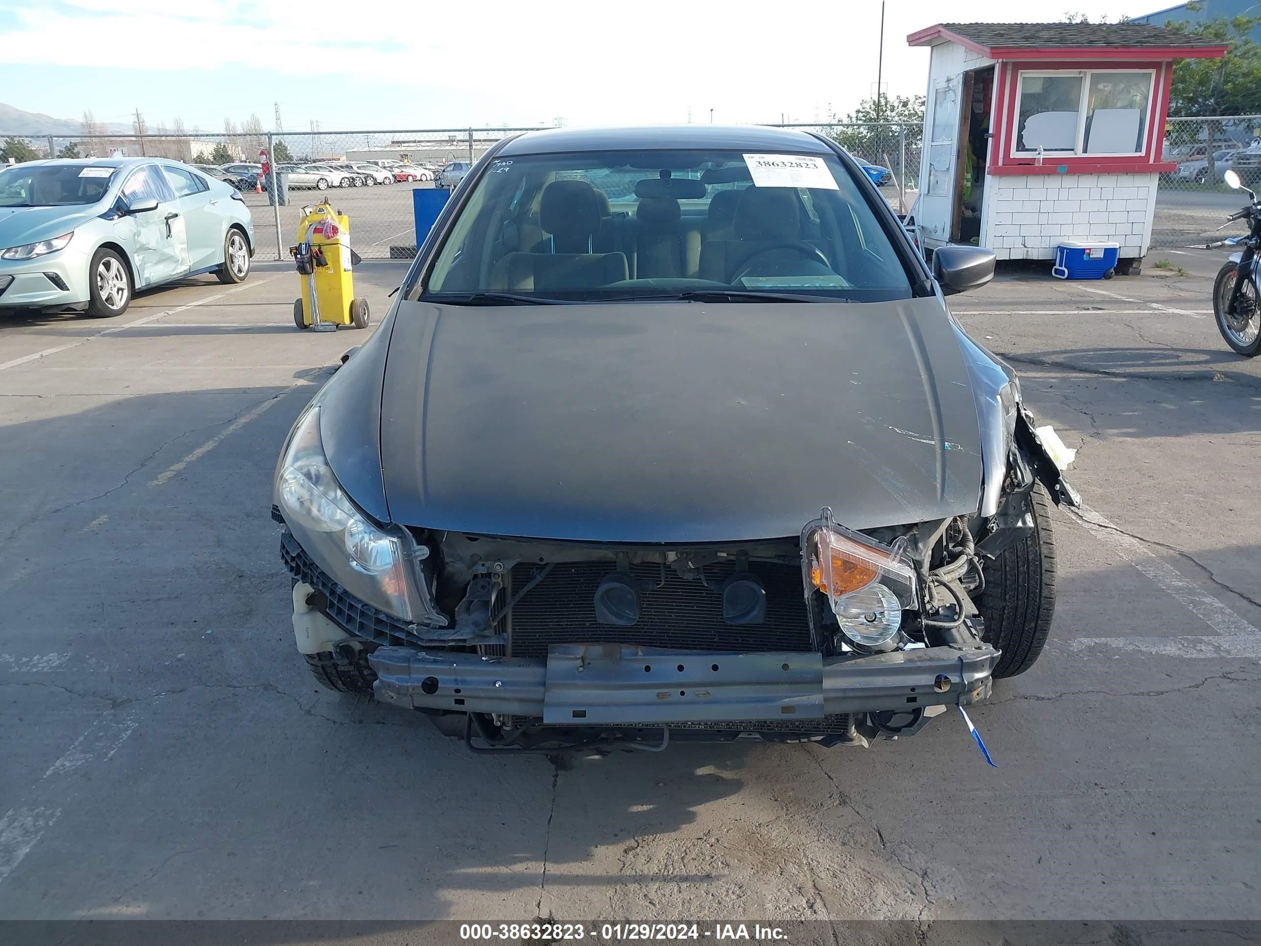 Photo 12 VIN: 1HGCP2F40BA128803 - HONDA ACCORD 