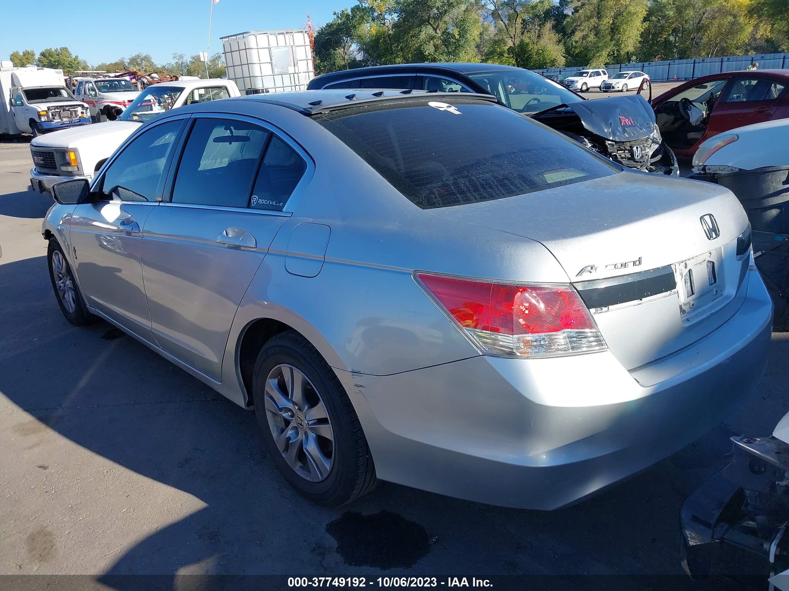 Photo 2 VIN: 1HGCP2F40CA066837 - HONDA ACCORD 