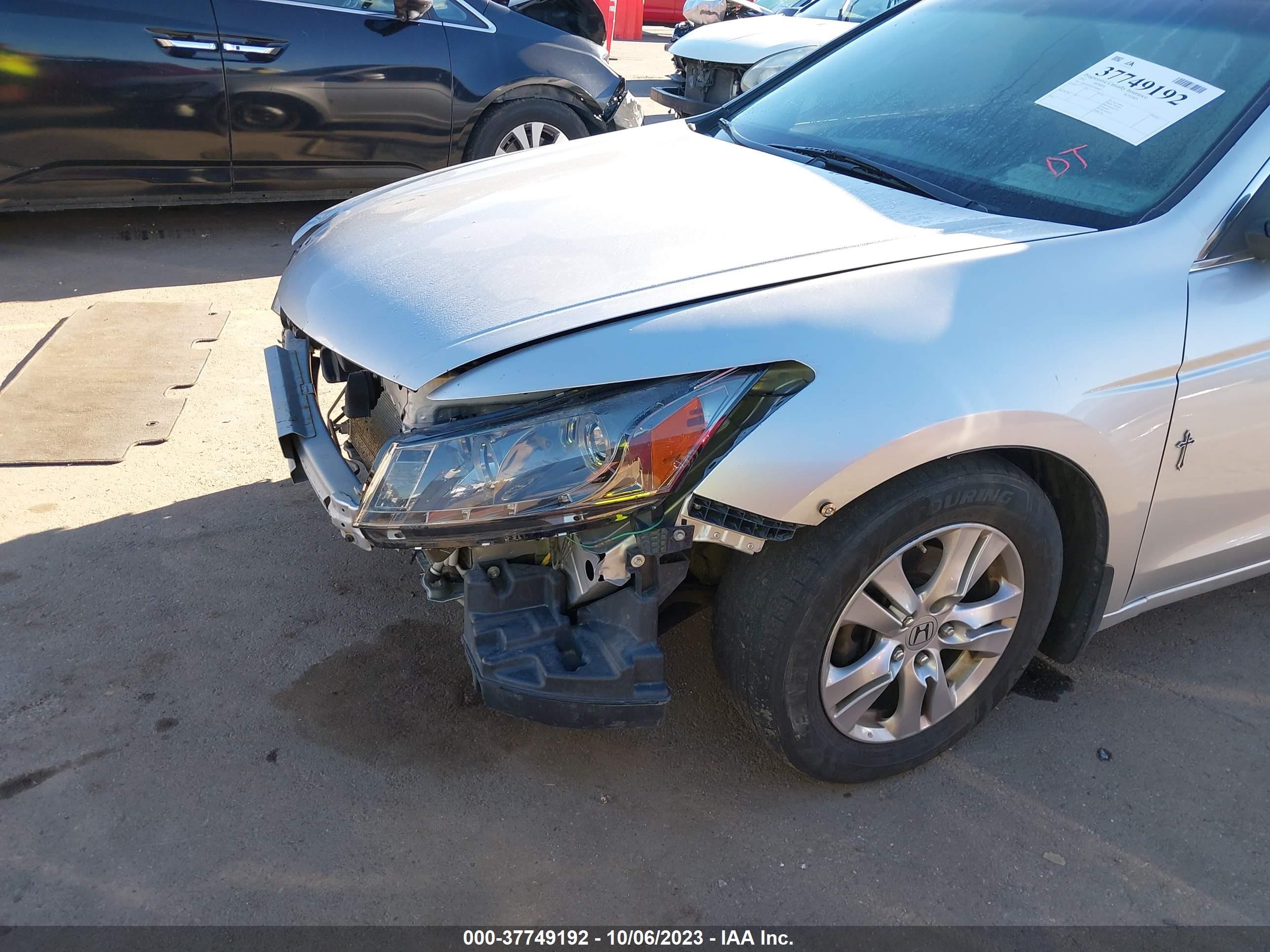 Photo 5 VIN: 1HGCP2F40CA066837 - HONDA ACCORD 