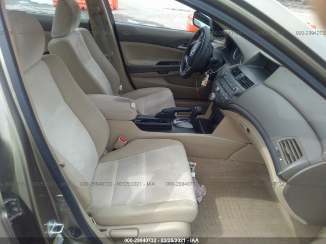 Photo 4 VIN: 1HGCP2F41AA005042 - HONDA ACCORD SDN 