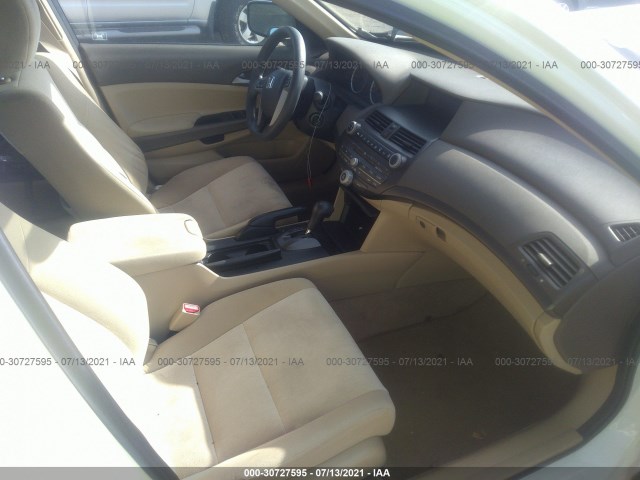 Photo 4 VIN: 1HGCP2F41AA030040 - HONDA ACCORD SDN 