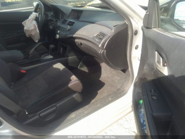 Photo 4 VIN: 1HGCP2F41AA042401 - HONDA ACCORD SDN 