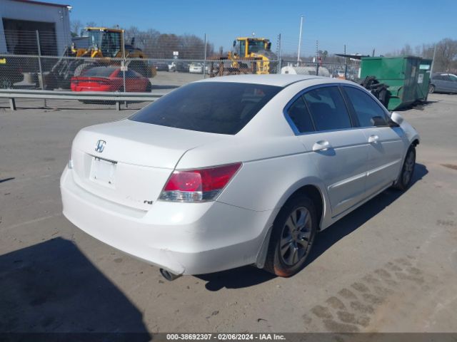 Photo 3 VIN: 1HGCP2F41AA043810 - HONDA ACCORD 