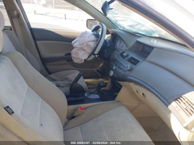 Photo 4 VIN: 1HGCP2F41AA043810 - HONDA ACCORD 