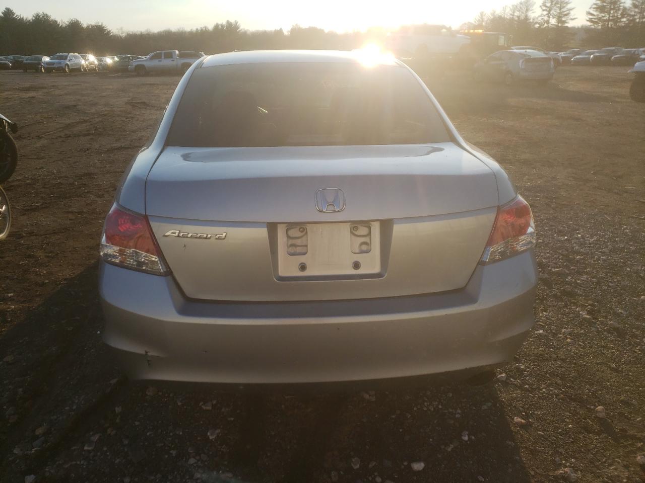 Photo 5 VIN: 1HGCP2F41AA052166 - HONDA ACCORD 