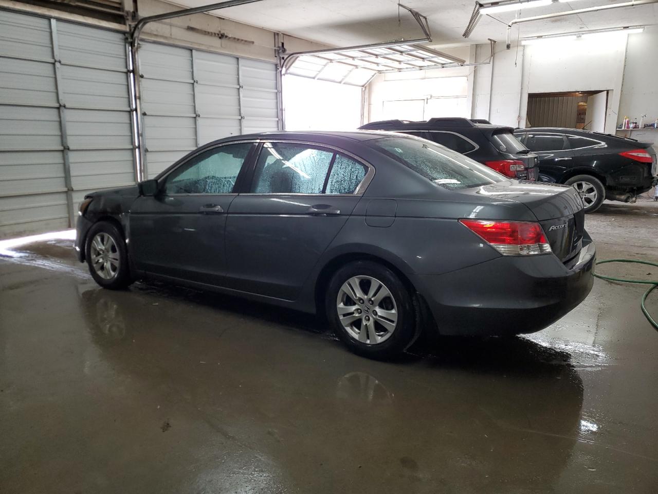 Photo 1 VIN: 1HGCP2F41AA161856 - HONDA ACCORD 