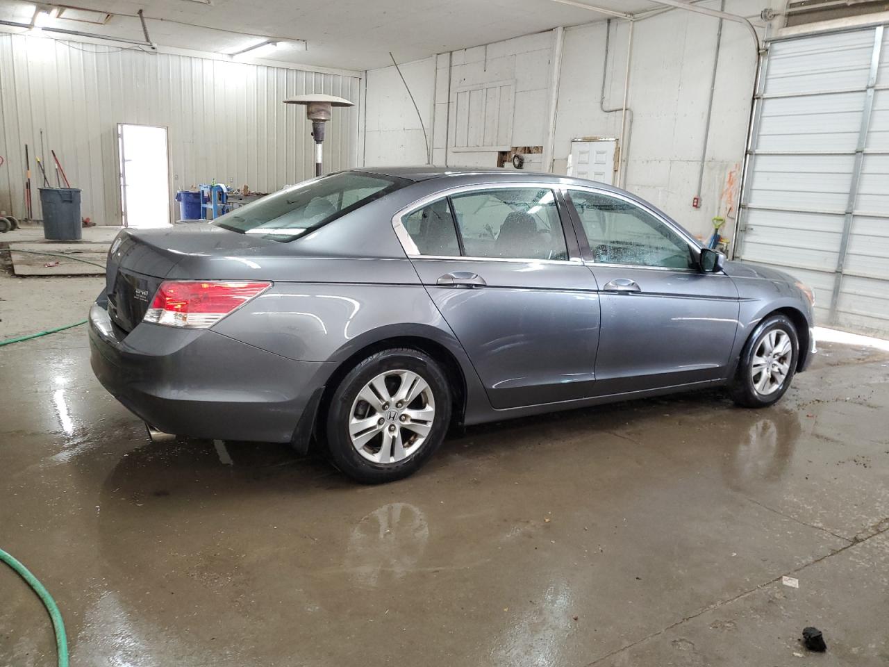 Photo 2 VIN: 1HGCP2F41AA161856 - HONDA ACCORD 