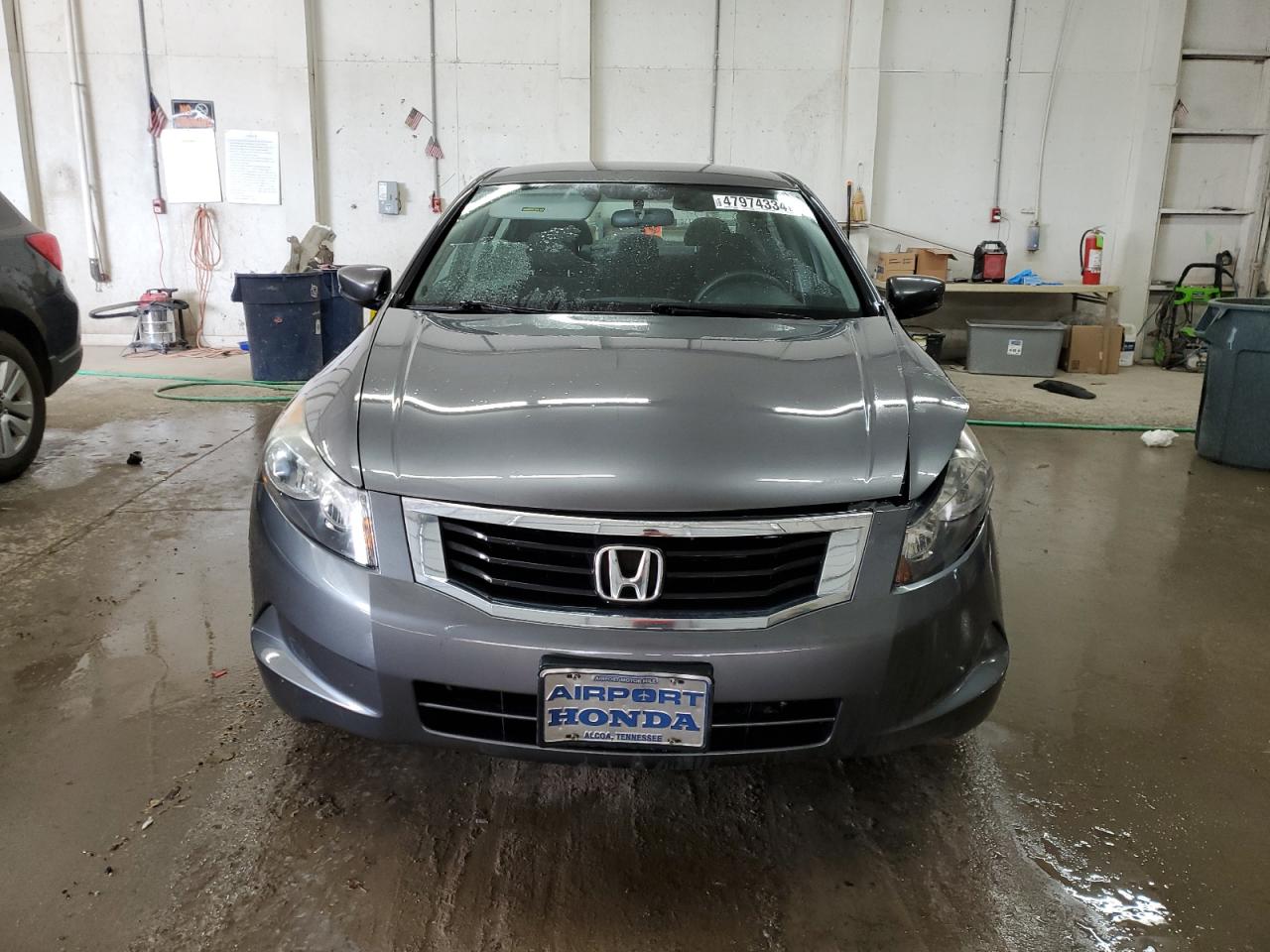 Photo 4 VIN: 1HGCP2F41AA161856 - HONDA ACCORD 