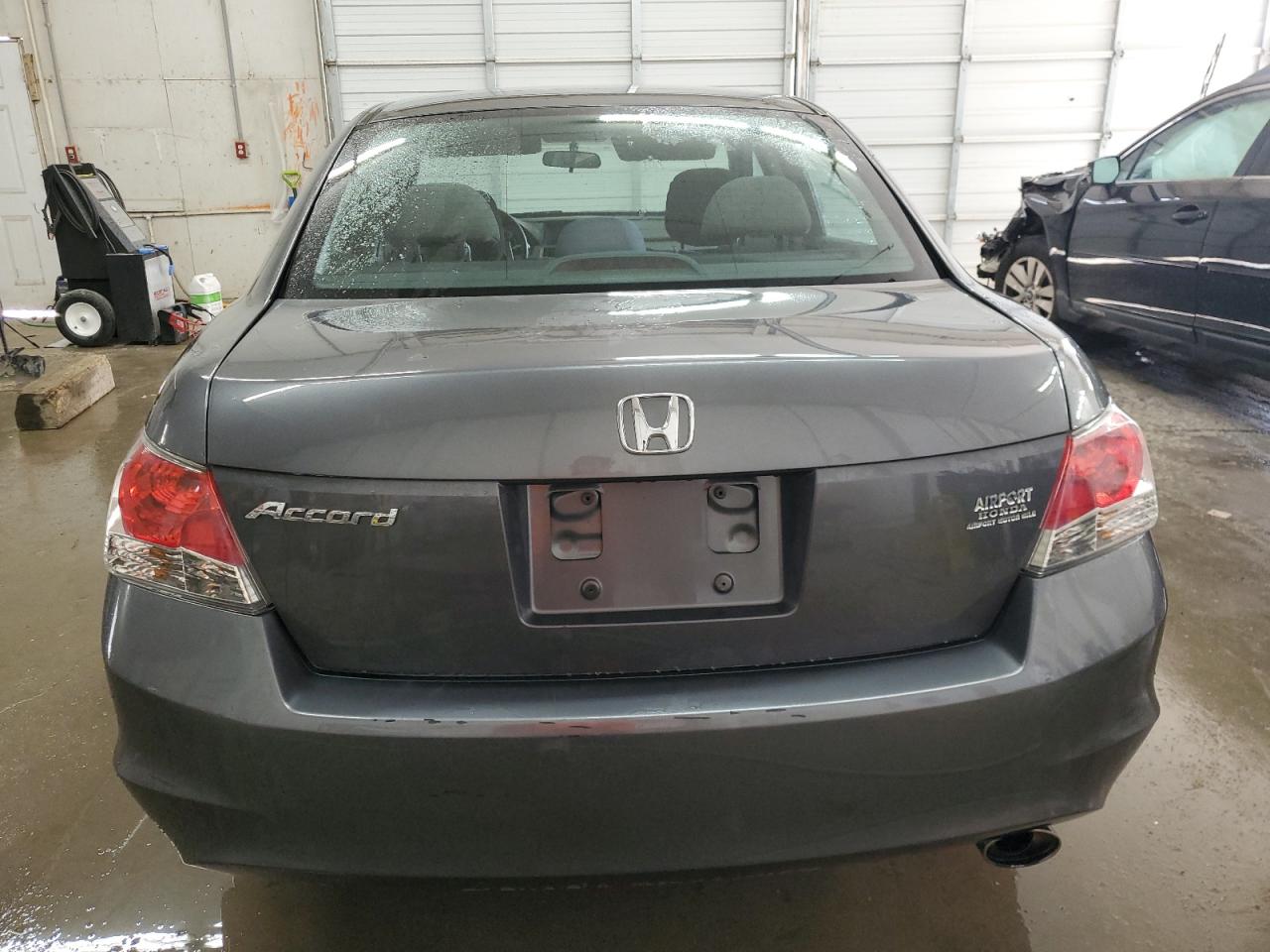 Photo 5 VIN: 1HGCP2F41AA161856 - HONDA ACCORD 