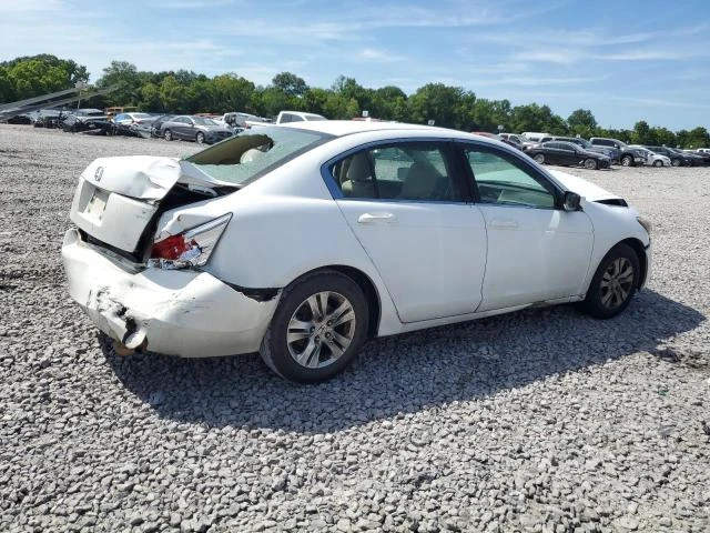 Photo 2 VIN: 1HGCP2F41AA162604 - HONDA ACCORD 