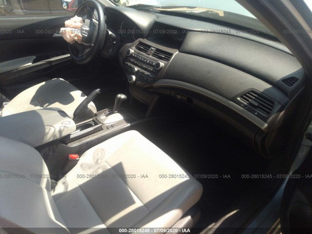 Photo 4 VIN: 1HGCP2F41BA021517 - HONDA ACCORD SDN 