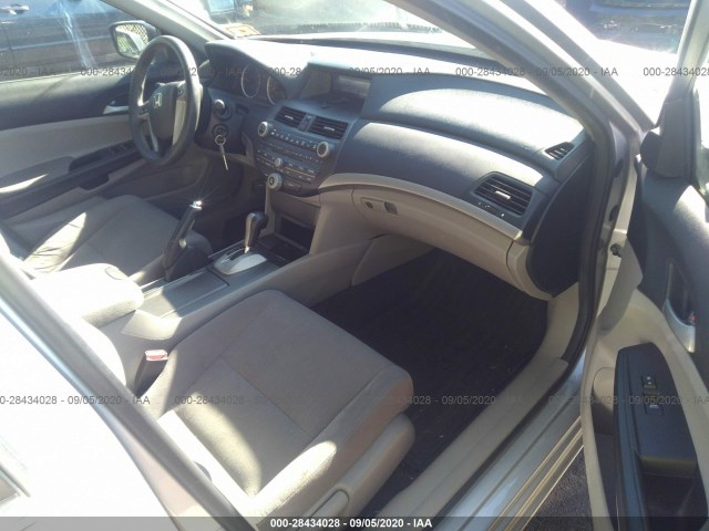 Photo 4 VIN: 1HGCP2F41BA104901 - HONDA ACCORD SDN 