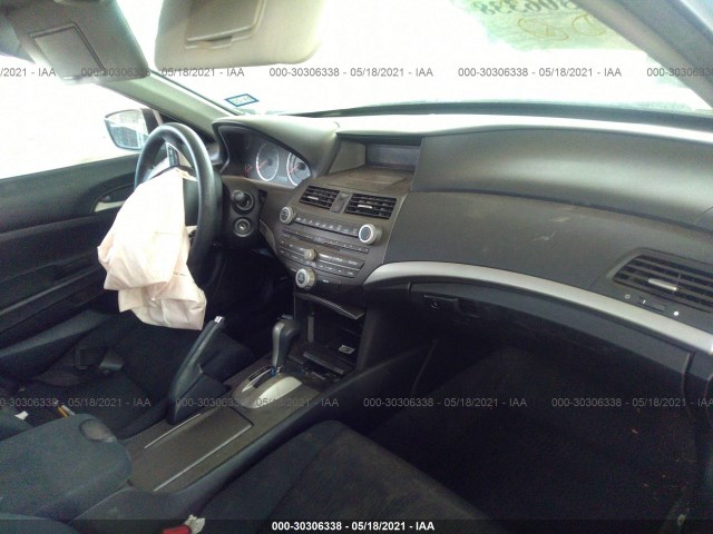 Photo 4 VIN: 1HGCP2F41CA138161 - HONDA ACCORD SDN 