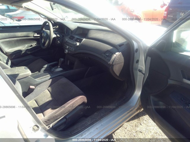 Photo 4 VIN: 1HGCP2F42AA185101 - HONDA ACCORD SDN 