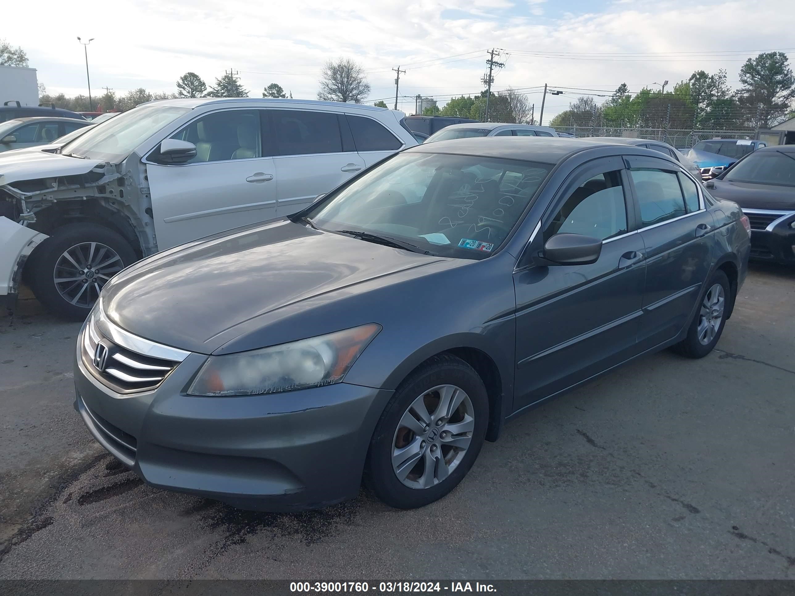 Photo 1 VIN: 1HGCP2F42BA050282 - HONDA ACCORD 