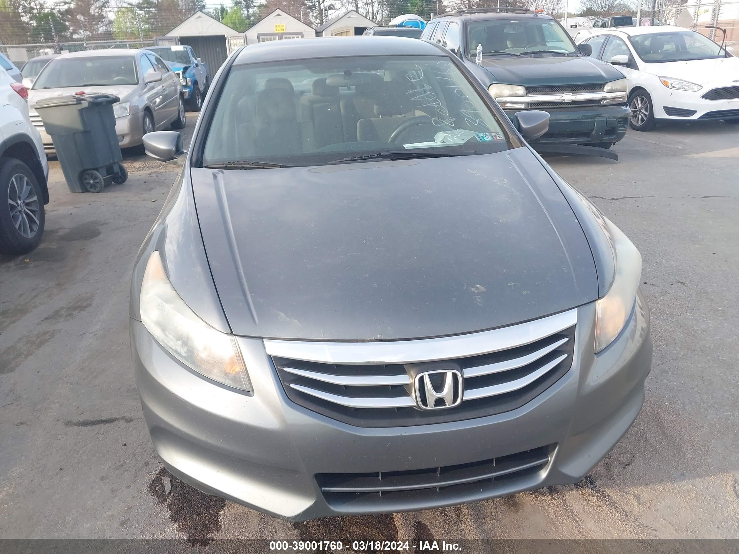 Photo 5 VIN: 1HGCP2F42BA050282 - HONDA ACCORD 