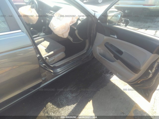 Photo 4 VIN: 1HGCP2F42BA100470 - HONDA ACCORD SDN 