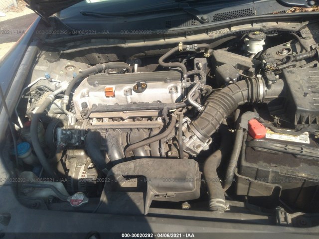 Photo 9 VIN: 1HGCP2F42BA100470 - HONDA ACCORD SDN 