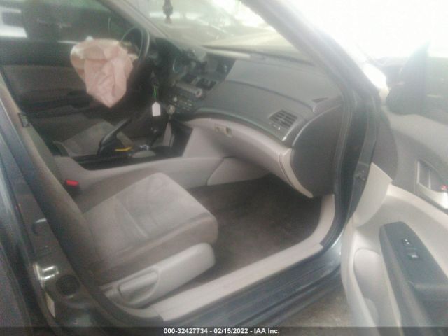 Photo 4 VIN: 1HGCP2F43AA002689 - HONDA ACCORD SDN 