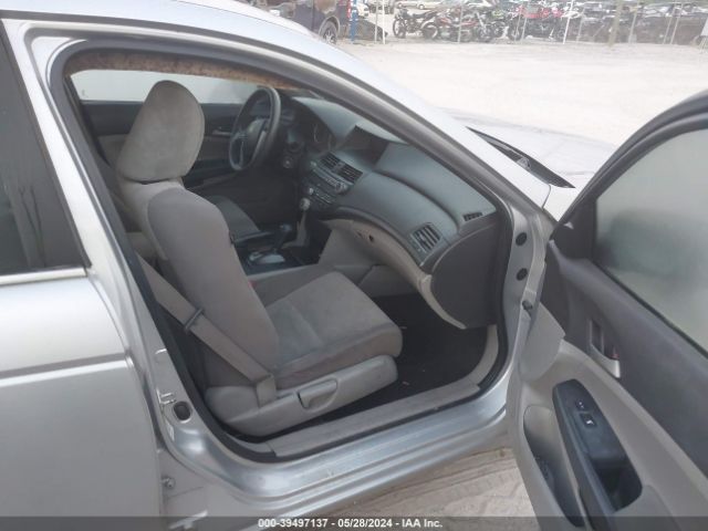 Photo 4 VIN: 1HGCP2F43AA030640 - HONDA ACCORD SDN 