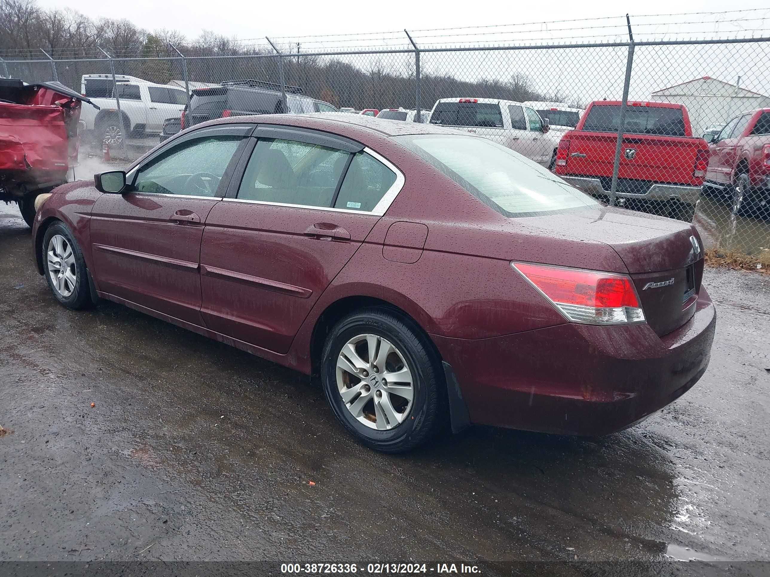 Photo 2 VIN: 1HGCP2F43AA056543 - HONDA ACCORD 