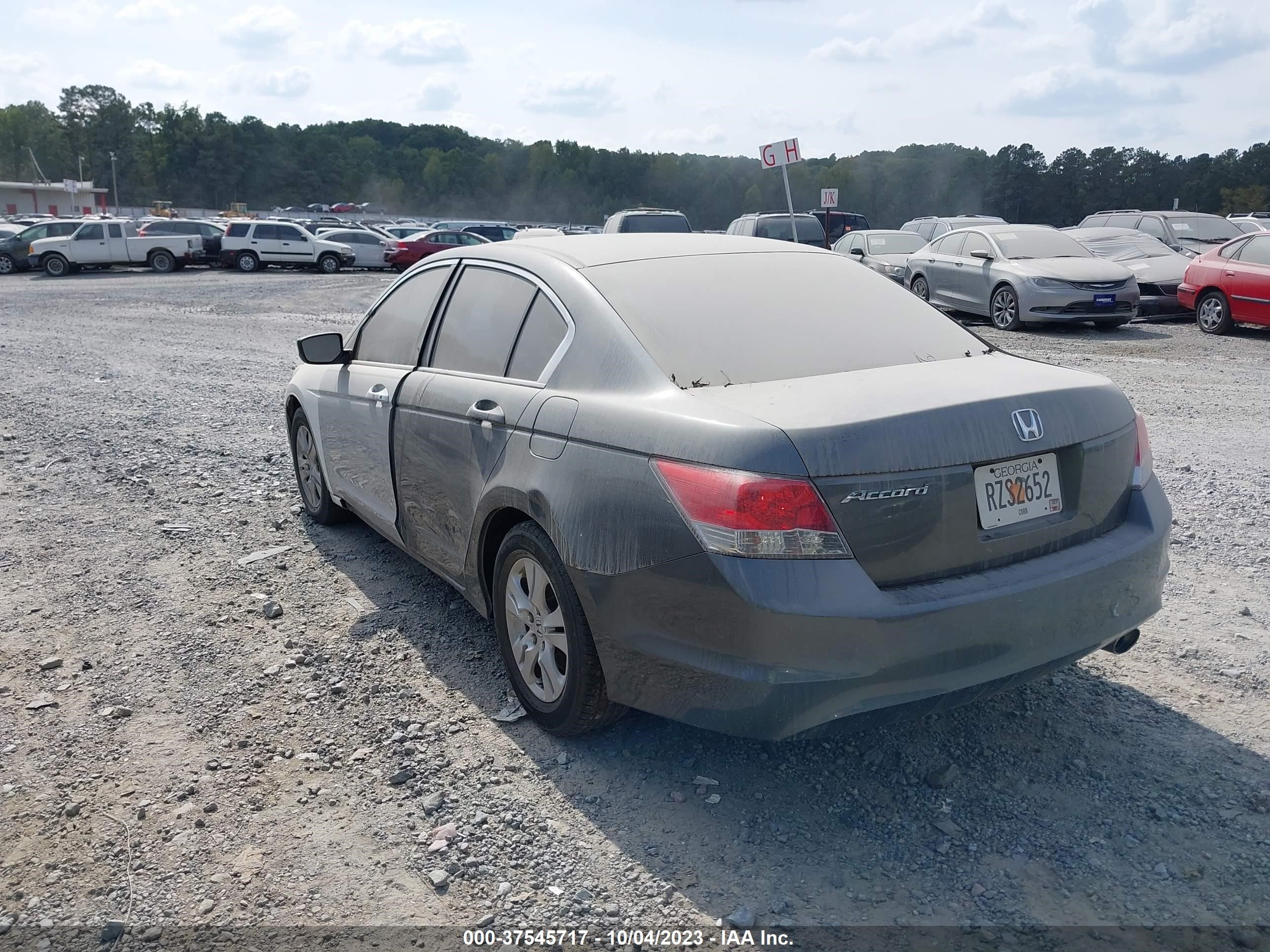 Photo 2 VIN: 1HGCP2F43AA074878 - HONDA ACCORD 