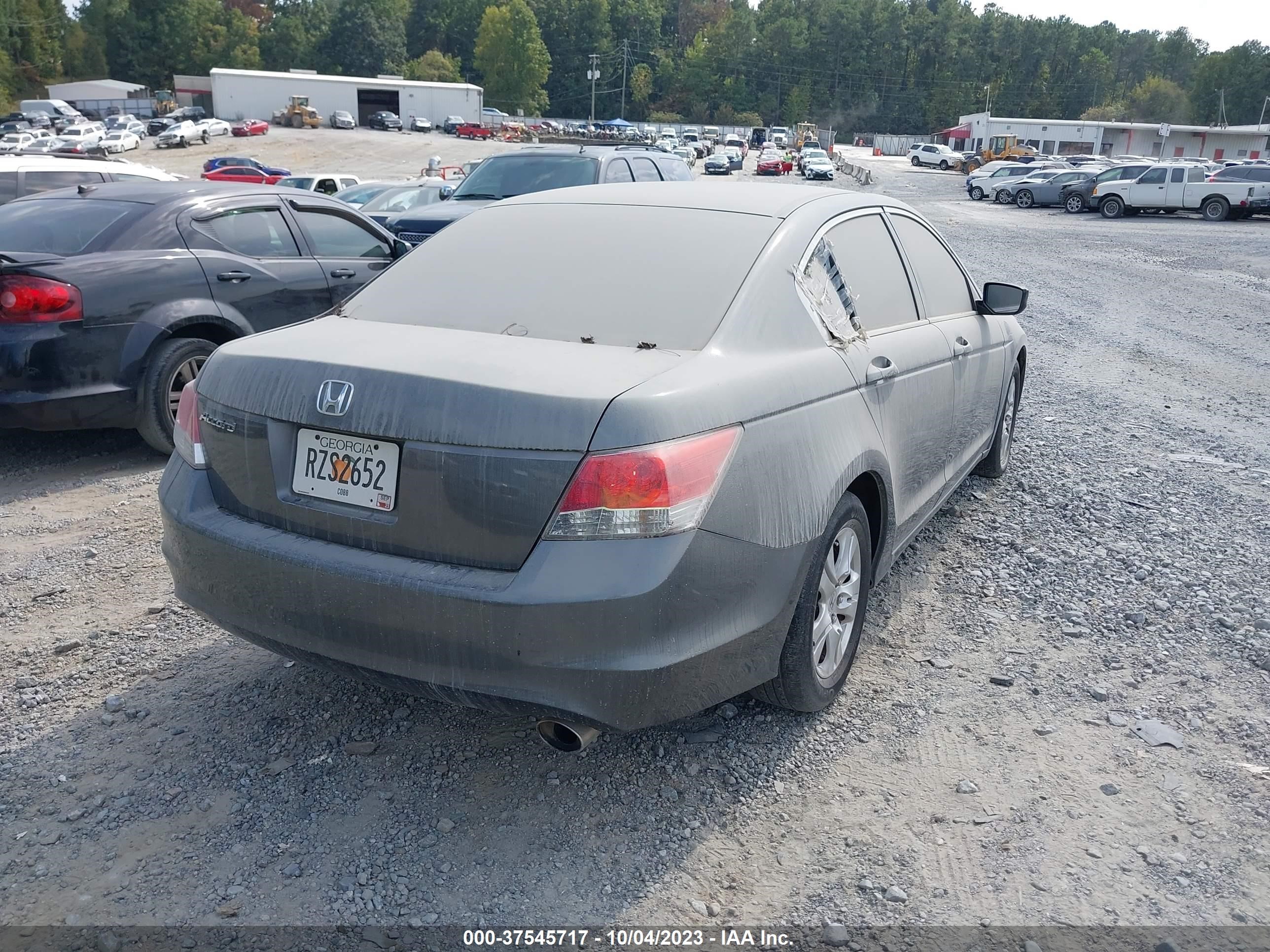 Photo 3 VIN: 1HGCP2F43AA074878 - HONDA ACCORD 