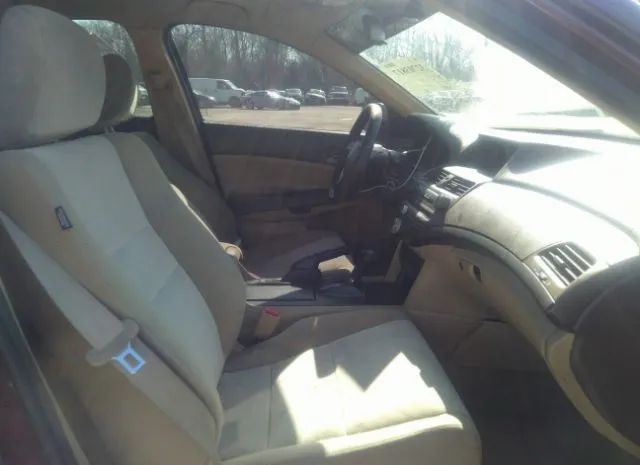 Photo 4 VIN: 1HGCP2F43AA176312 - HONDA ACCORD SDN 