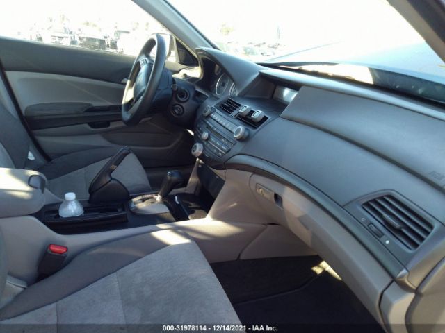 Photo 4 VIN: 1HGCP2F43AA183227 - HONDA ACCORD SDN 