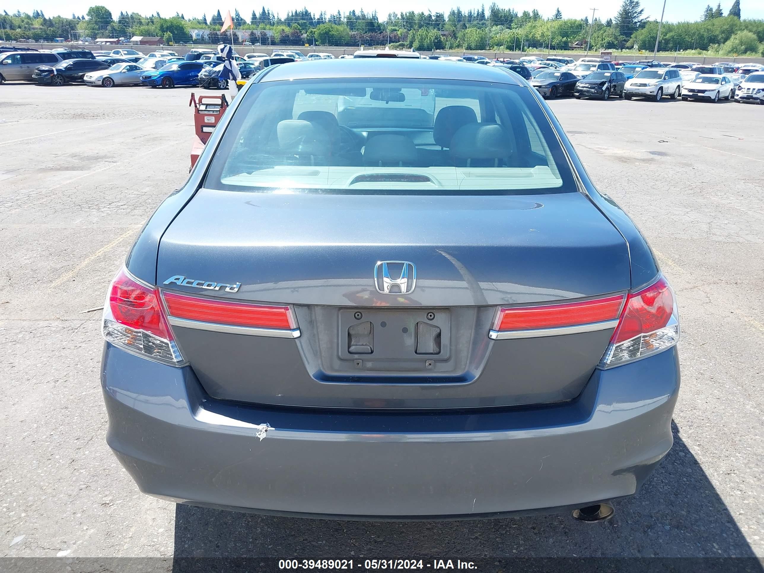 Photo 16 VIN: 1HGCP2F43BA012057 - HONDA ACCORD 