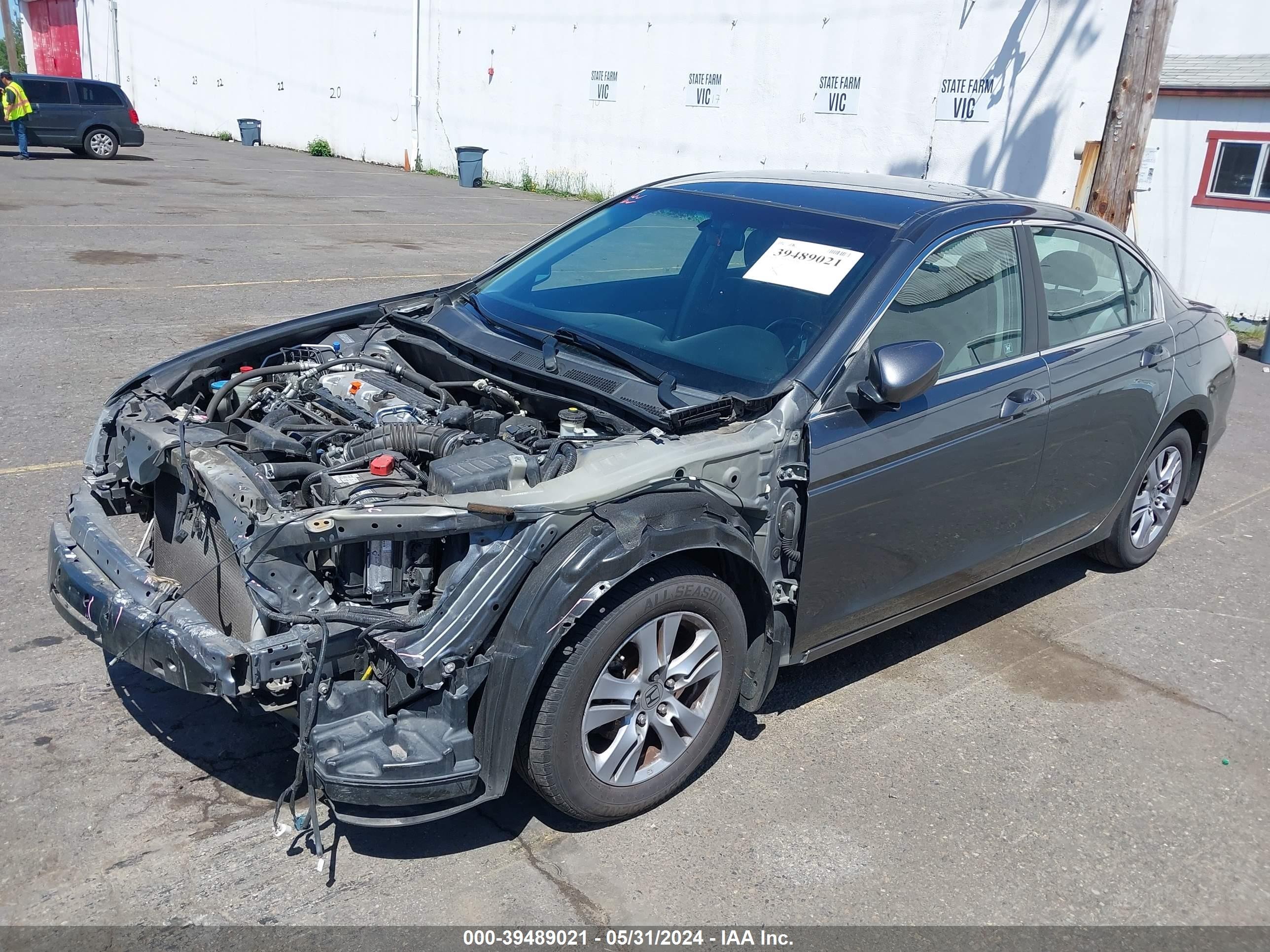 Photo 5 VIN: 1HGCP2F43BA012057 - HONDA ACCORD 