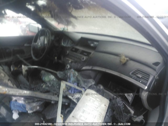 Photo 4 VIN: 1HGCP2F43BA028386 - HONDA ACCORD SDN 