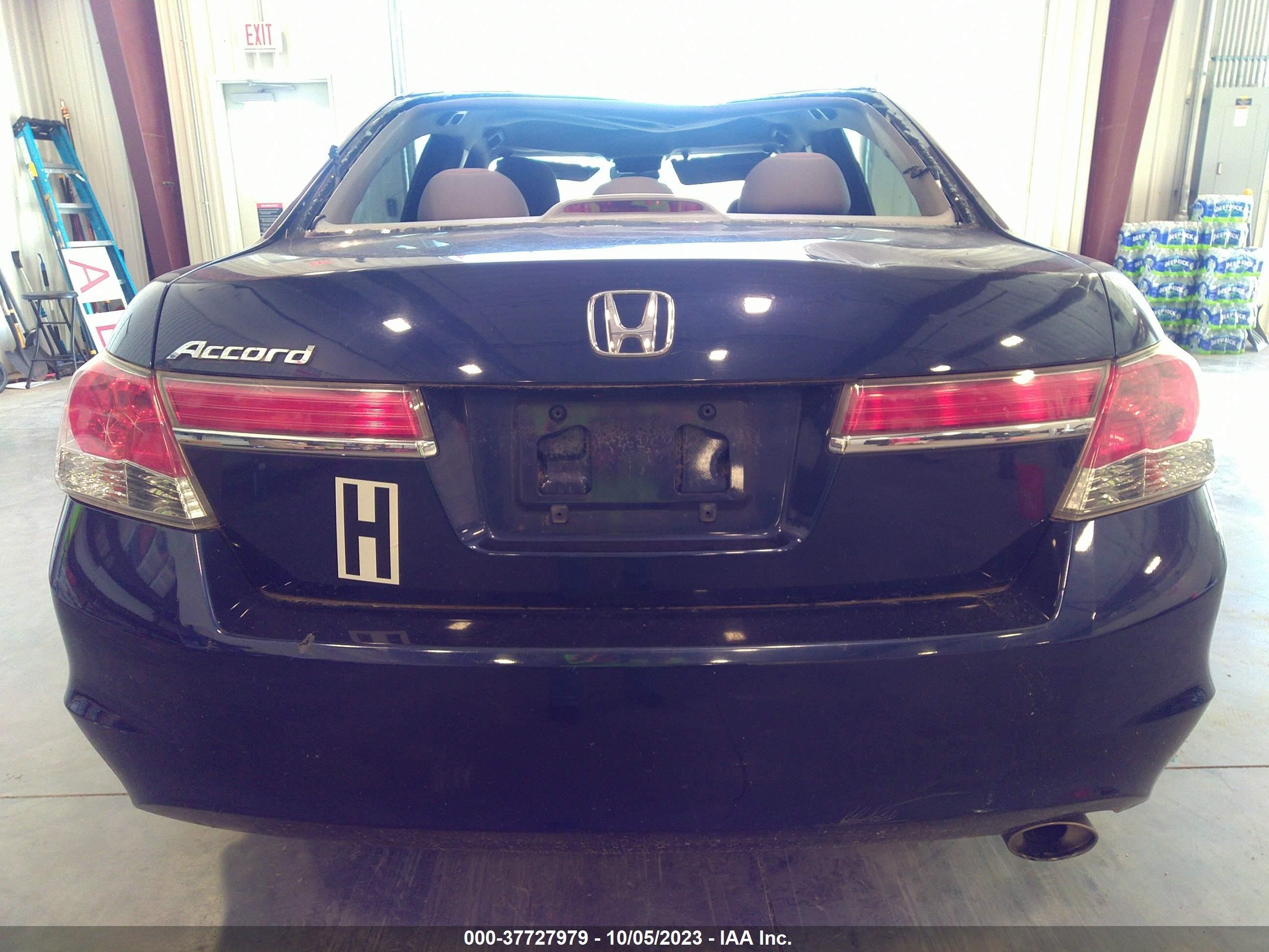 Photo 15 VIN: 1HGCP2F43CA055394 - HONDA ACCORD 