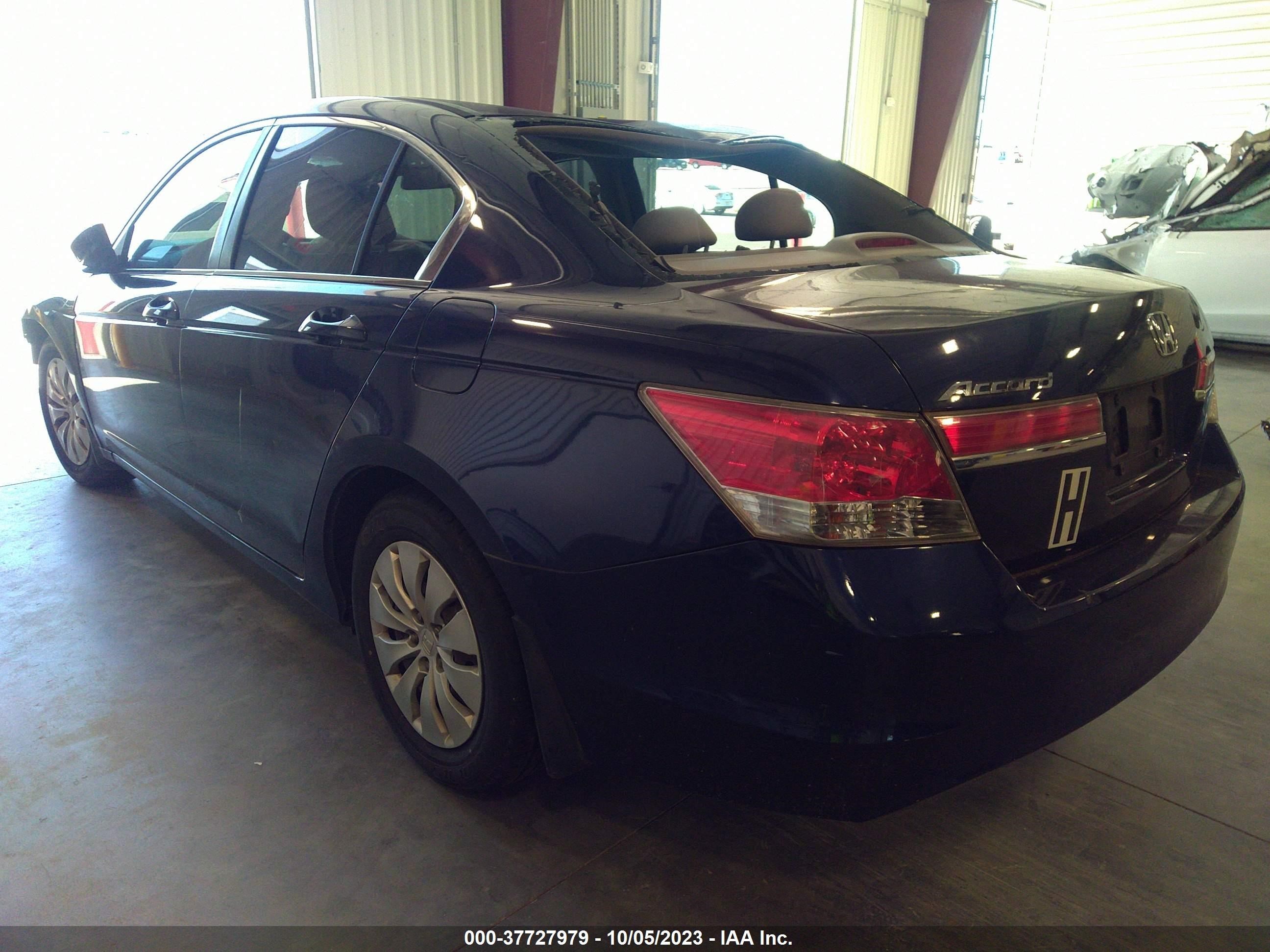 Photo 2 VIN: 1HGCP2F43CA055394 - HONDA ACCORD 