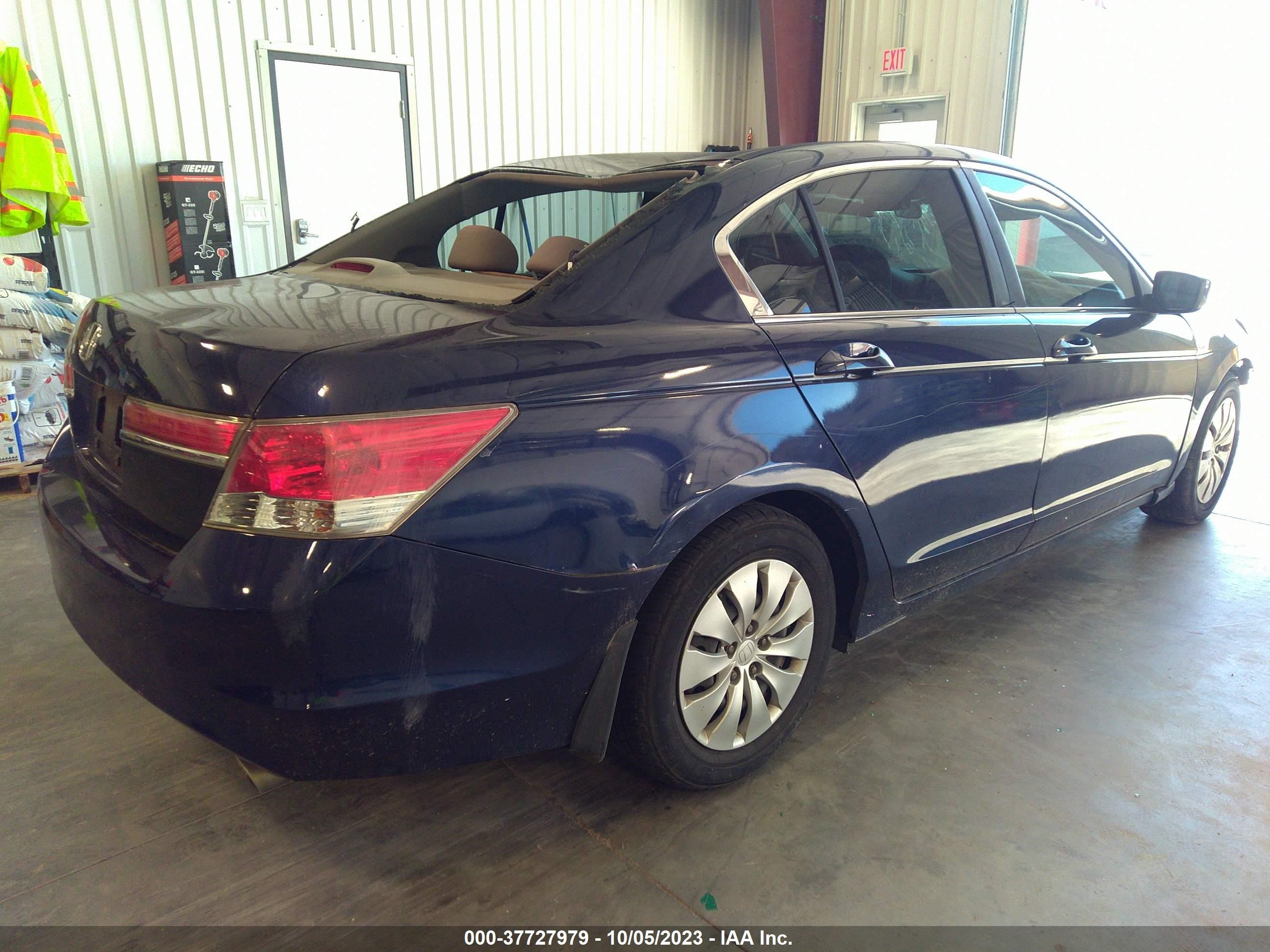 Photo 3 VIN: 1HGCP2F43CA055394 - HONDA ACCORD 