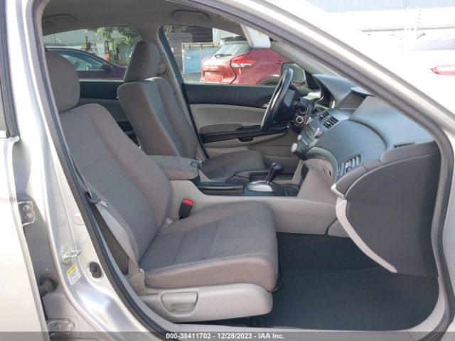 Photo 4 VIN: 1HGCP2F43CA208775 - HONDA ACCORD 