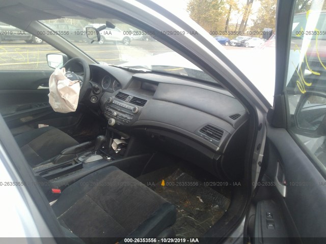 Photo 4 VIN: 1HGCP2F44AA022496 - HONDA ACCORD SDN 