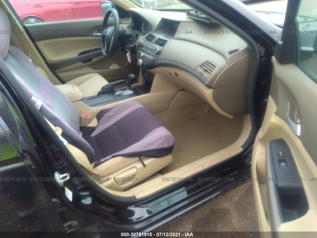 Photo 4 VIN: 1HGCP2F44AA141567 - HONDA ACCORD SDN 