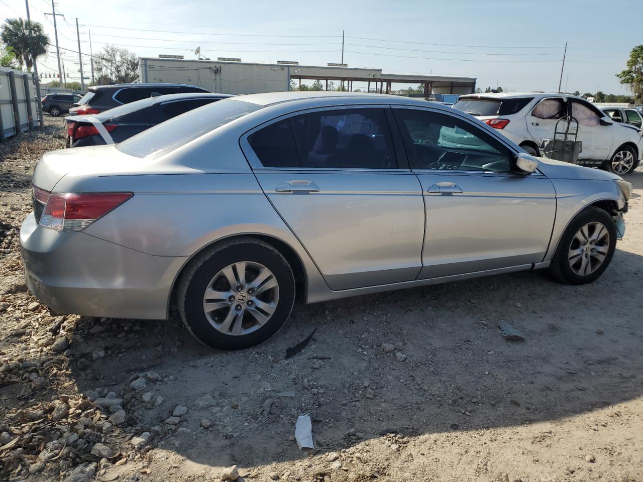 Photo 2 VIN: 1HGCP2F44BA015243 - HONDA ACCORD 