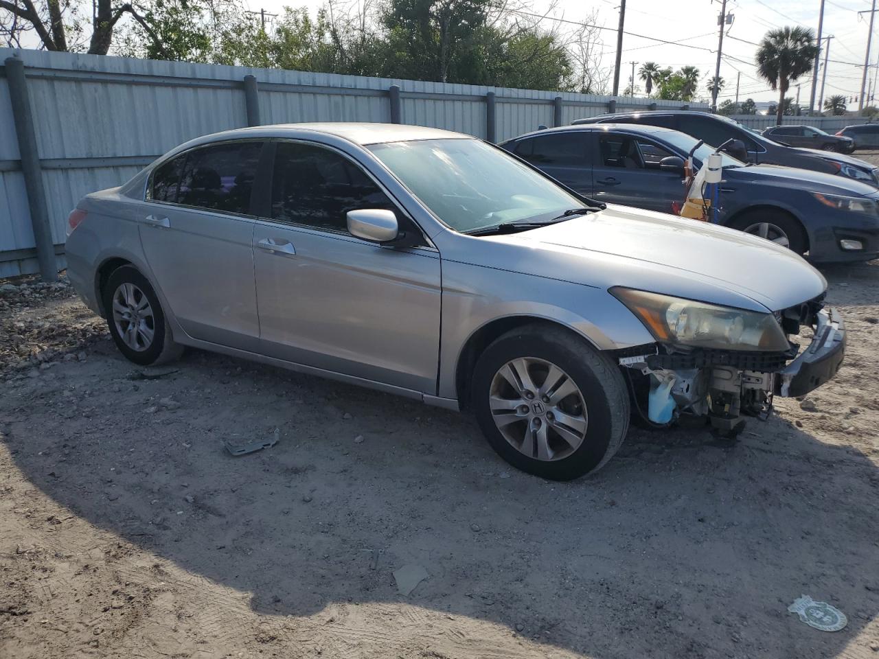 Photo 3 VIN: 1HGCP2F44BA015243 - HONDA ACCORD 