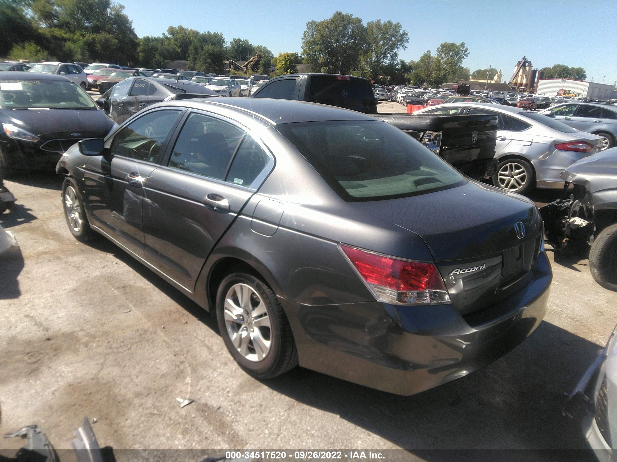 Photo 2 VIN: 1HGCP2F45AA126169 - HONDA ACCORD 