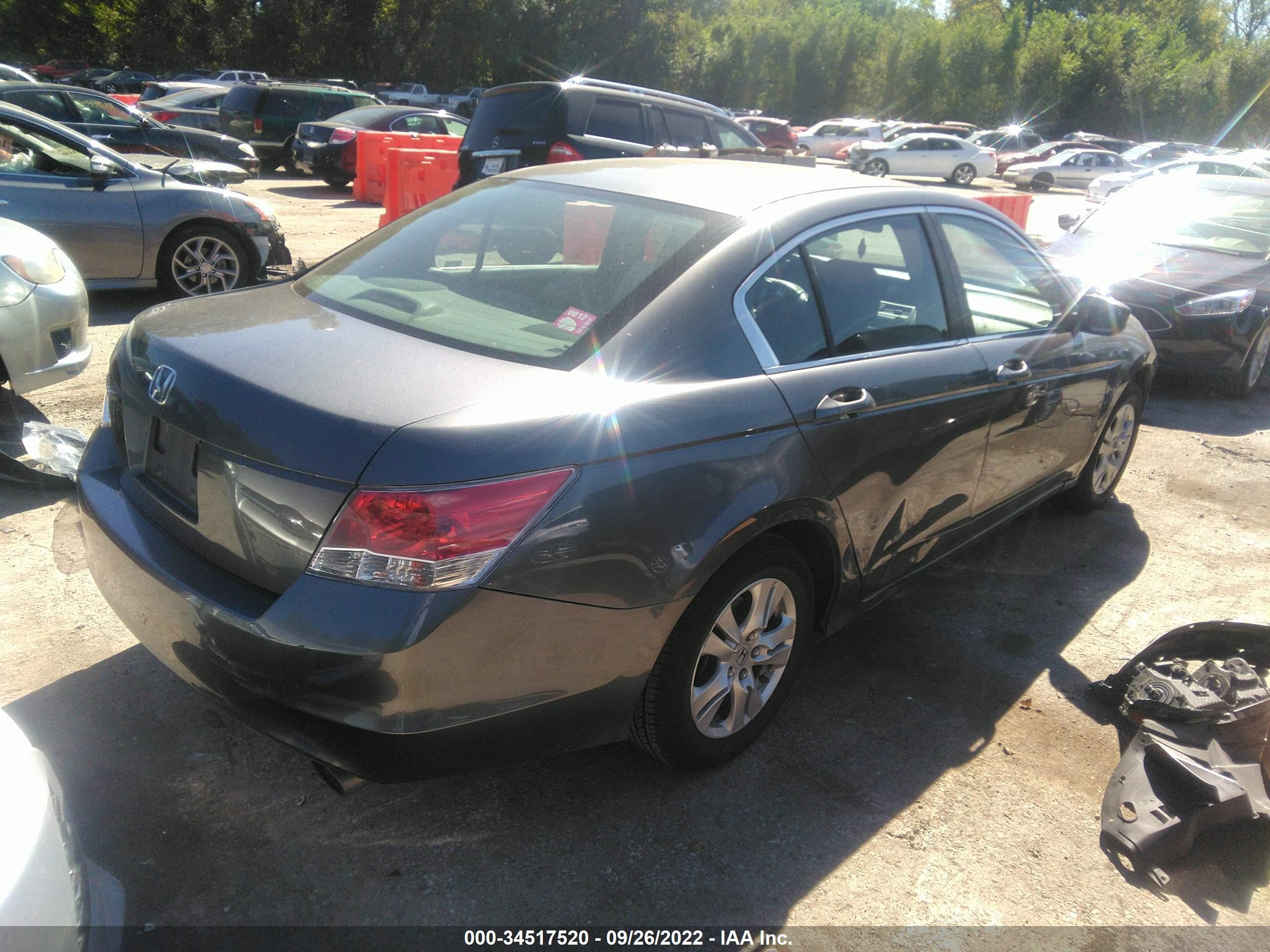 Photo 3 VIN: 1HGCP2F45AA126169 - HONDA ACCORD 