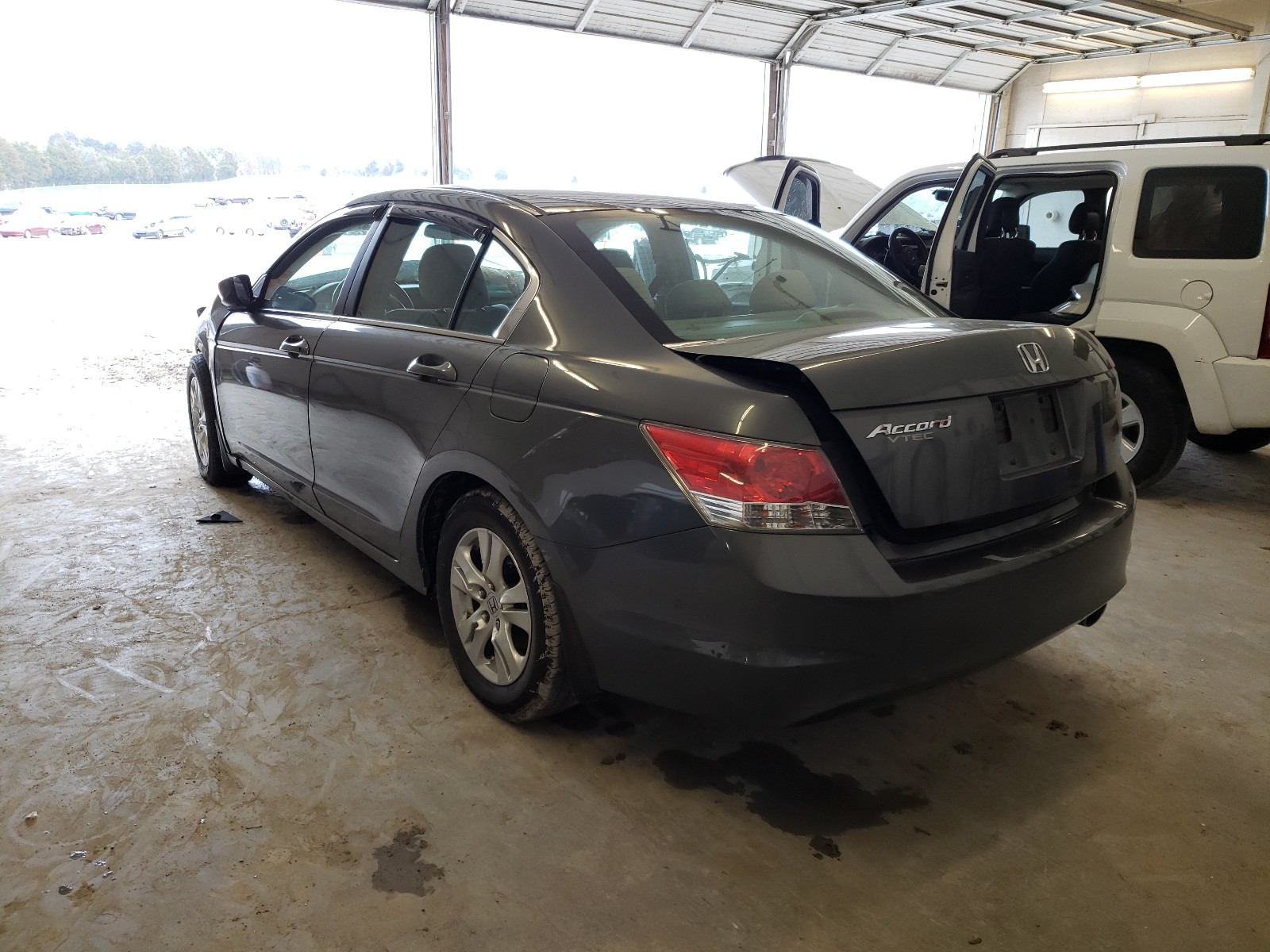 Photo 2 VIN: 1HGCP2F45AA189921 - HONDA ACCORD LXP 