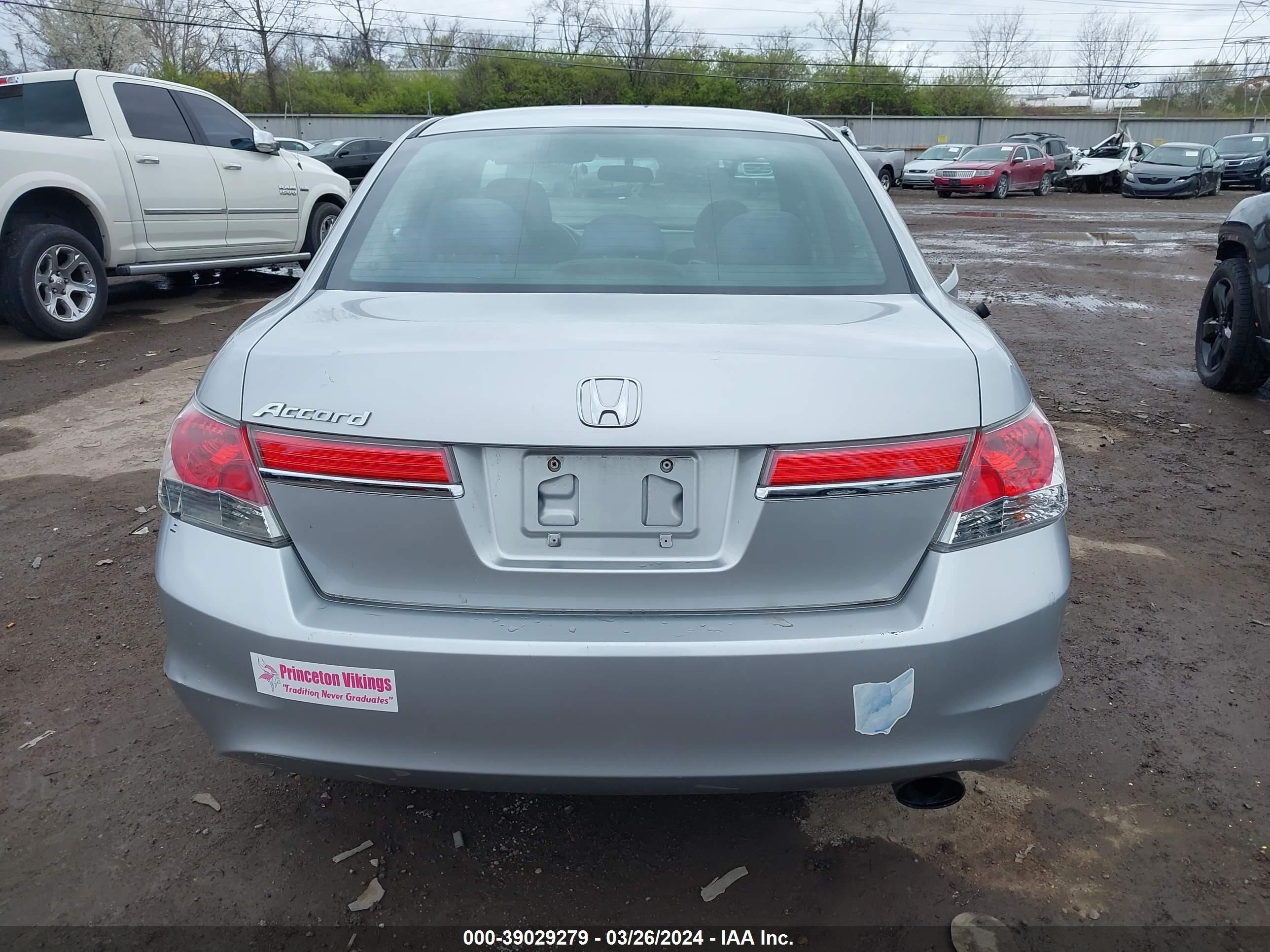 Photo 16 VIN: 1HGCP2F45CA155884 - HONDA ACCORD 